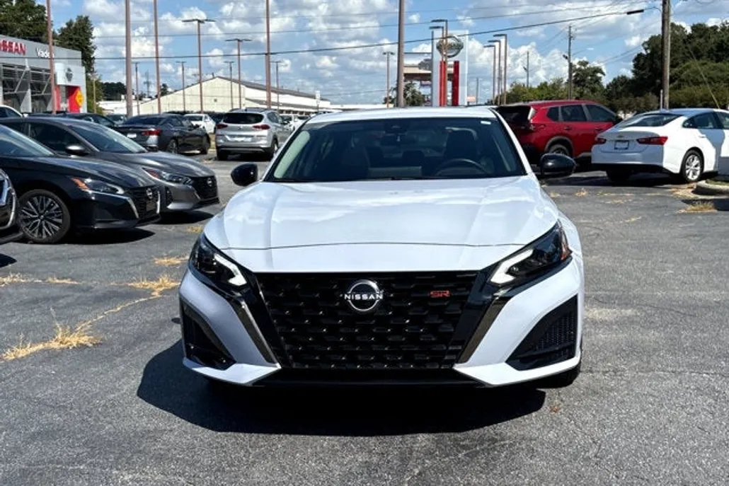 2024 Nissan Altima 2.5 SR photo 1