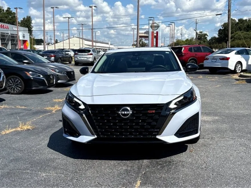 2024 Nissan Altima 2.5 SR photo 1