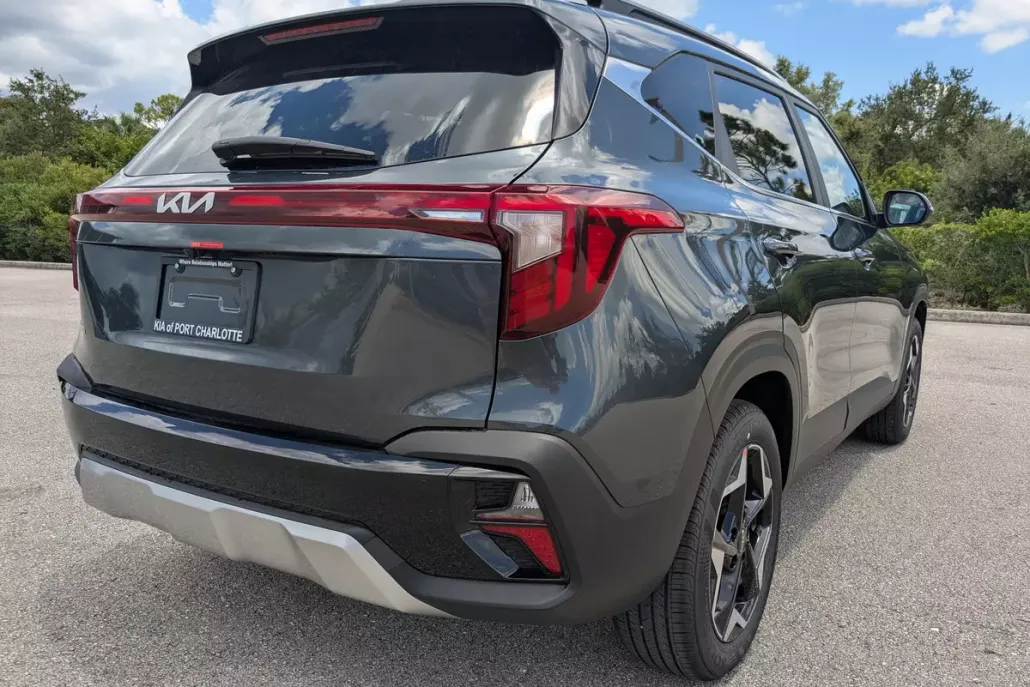2026 Kia Seltos EX photo 1