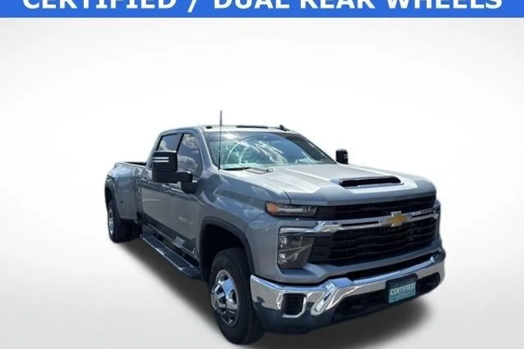2024 Chevrolet Silverado 3500HD LT photo 1