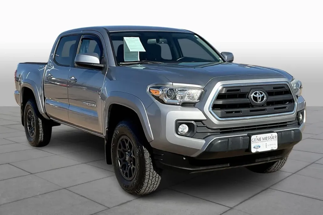 2017 Toyota Tacoma SR5 photo 1