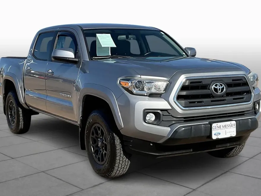2017 Toyota Tacoma SR5 photo 1