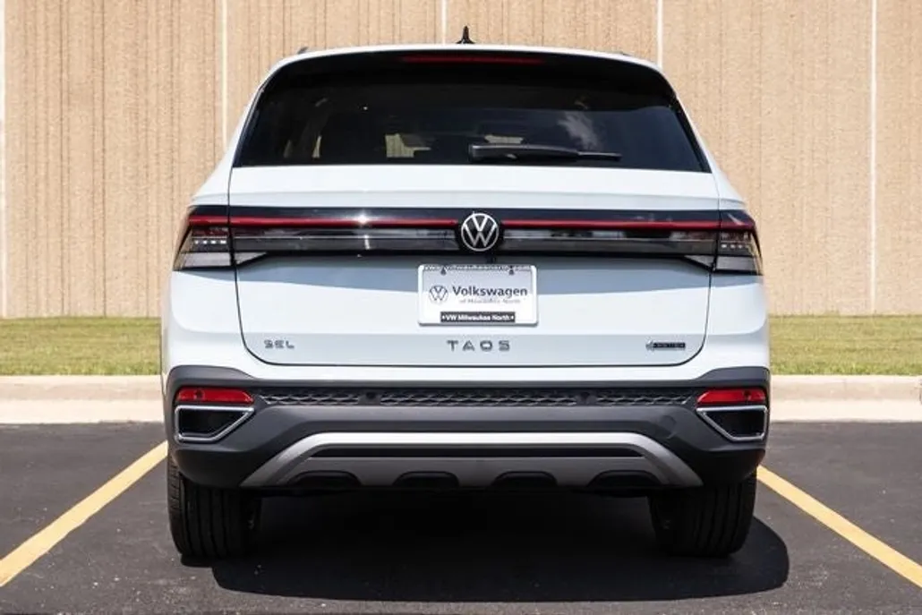 2025 Volkswagen Taos SEL photo 1