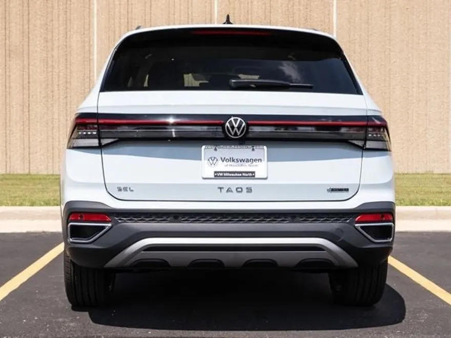 2025 Volkswagen Taos SEL photo 1
