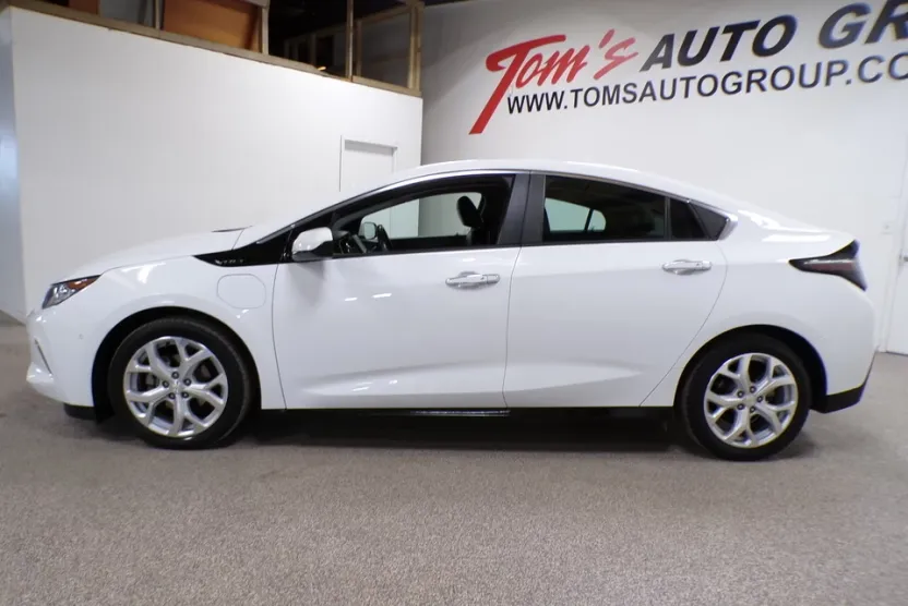 2018 Chevrolet Volt Premier photo 1