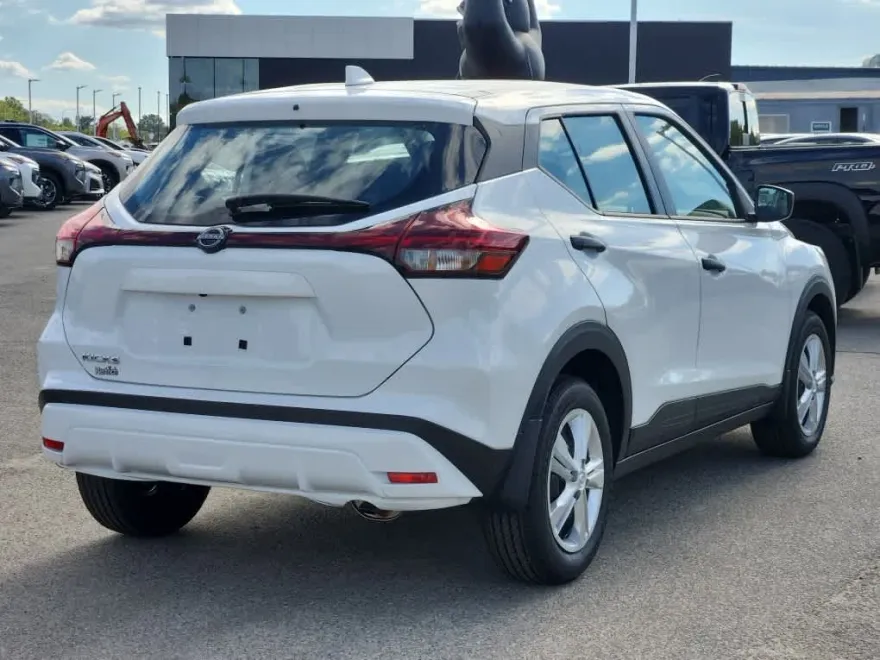 2025 Nissan Kicks Play S photo 1