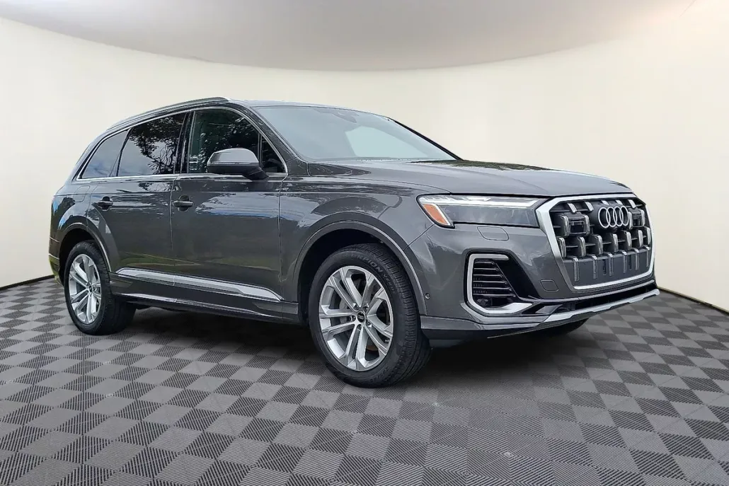 2025 Audi Q7 55 Premium Plus photo 1