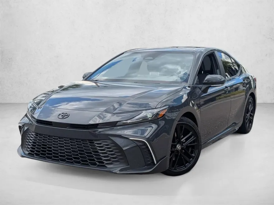 2025 Toyota Camry SE photo 1