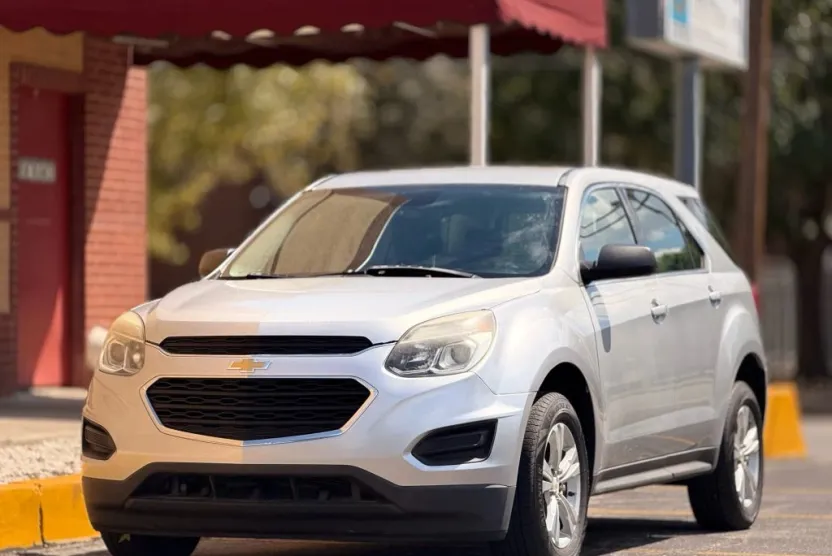 2016 Chevrolet Equinox LS photo 1