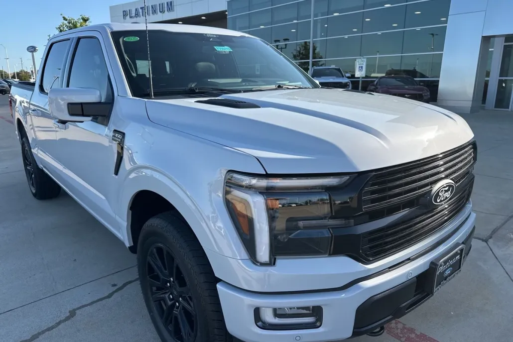 2025 Ford F-150 Platinum photo 1