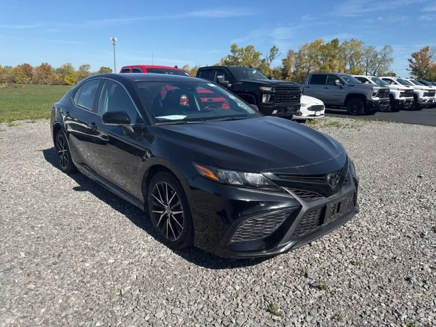 2023 Toyota Camry SE photo 1