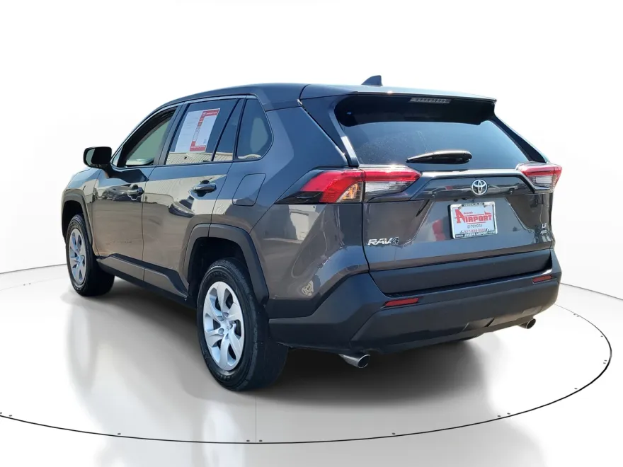 2024 Toyota RAV4 LE photo 1
