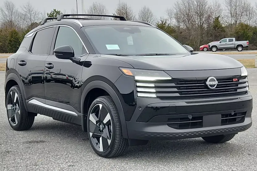 2025 Nissan Kicks SR photo 1