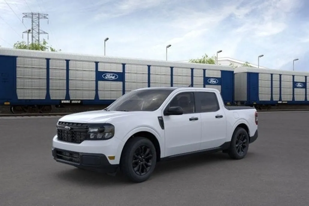 2024 Ford Maverick XLT photo 1