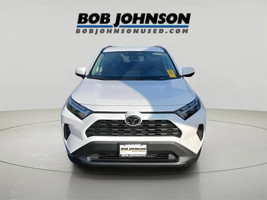 2024 Toyota RAV4 XLE photo 1