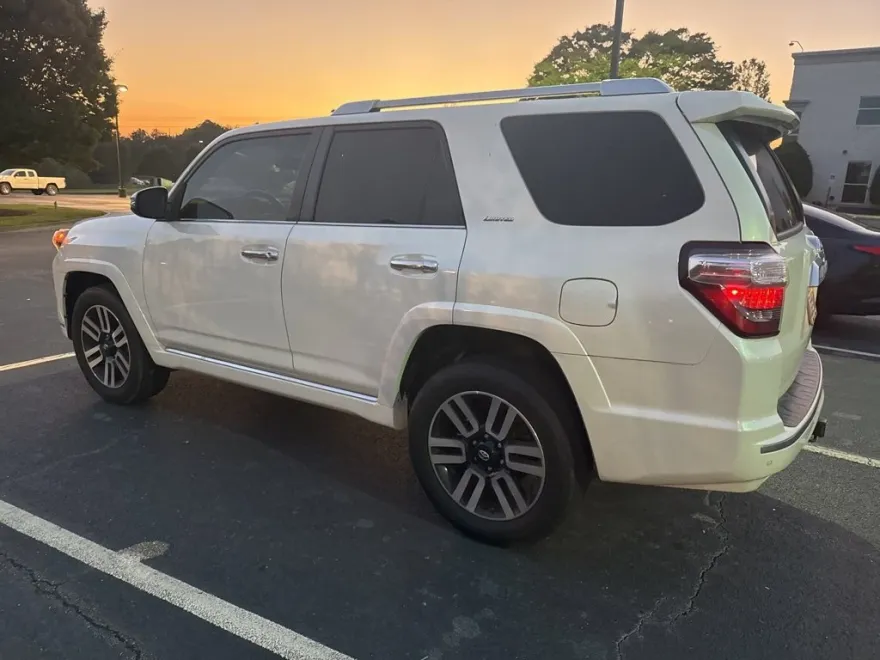 2016 Toyota 4Runner Limited photo 1