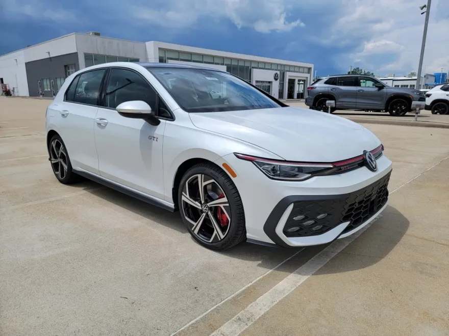 2025 Volkswagen Golf GTI SE photo 1