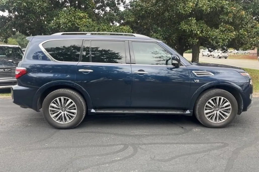 2022 Nissan Armada SL photo 1