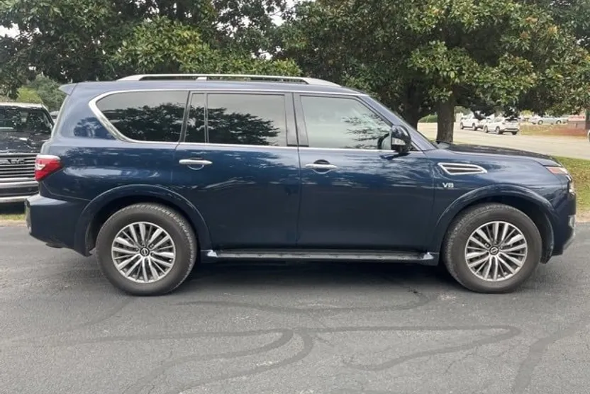 2022 Nissan Armada SL photo 1