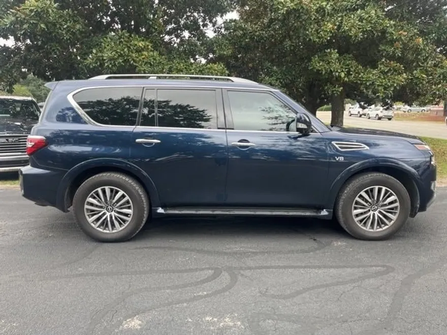 2022 Nissan Armada SL photo 1