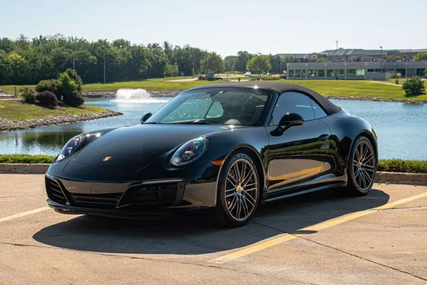 2018 Porsche 911 4S Cabriolet photo 1
