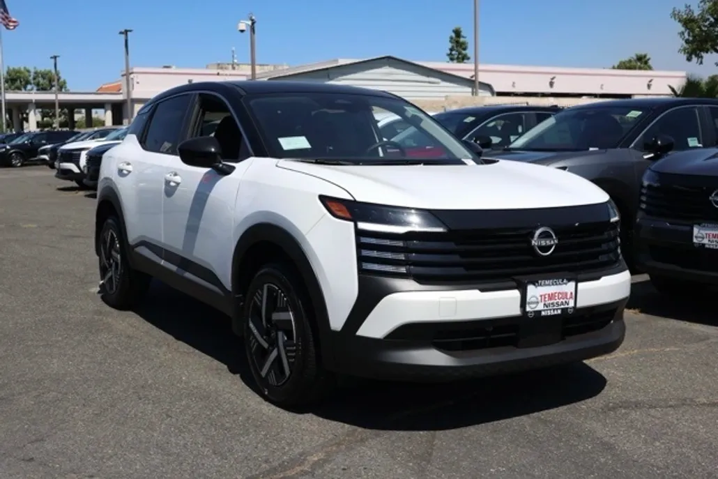 2025 Nissan Kicks SV photo 1