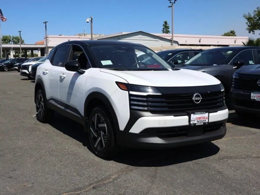 2025 Nissan Kicks SV photo 1