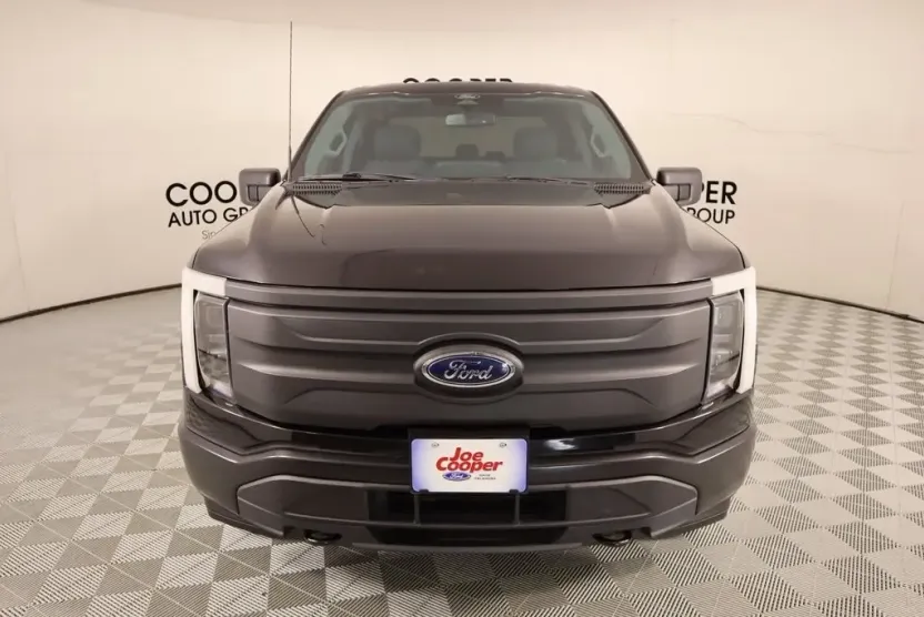 2022 Ford F-150 Lightning photo 1