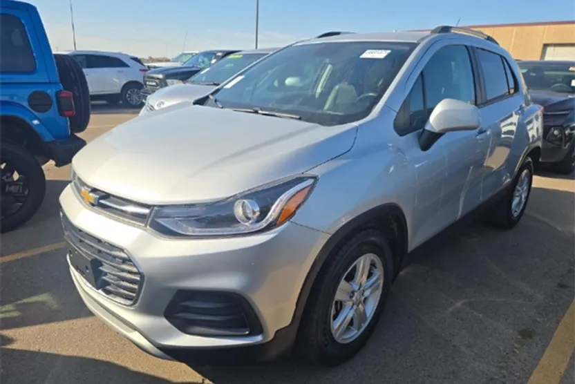 2021 Chevrolet Trax LT photo 1
