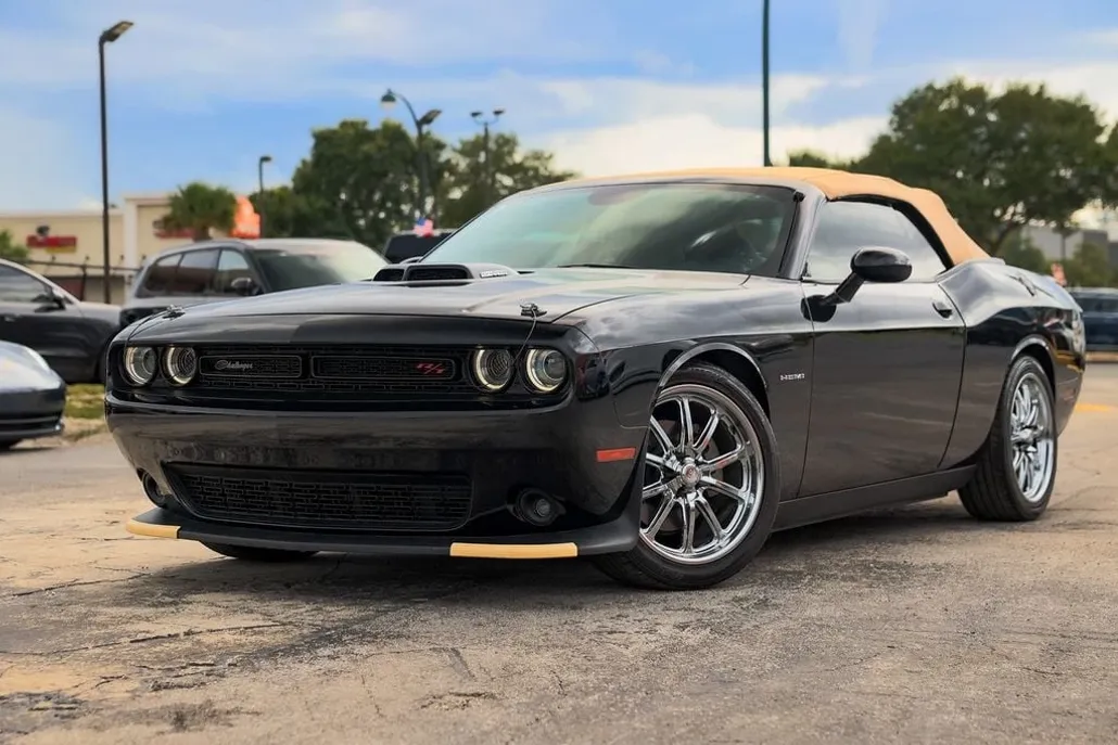 2021 Dodge Challenger R/T photo 1