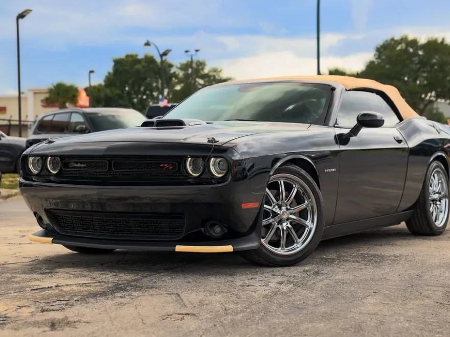 2021 Dodge Challenger R/T photo 1