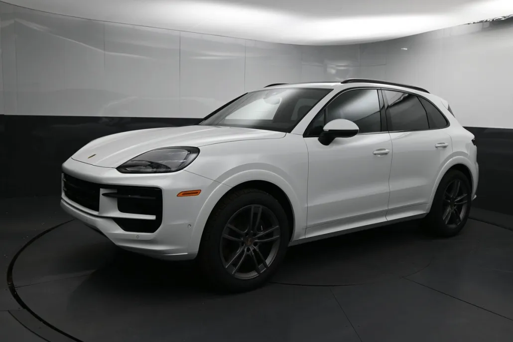 2025 Porsche Cayenne photo 1