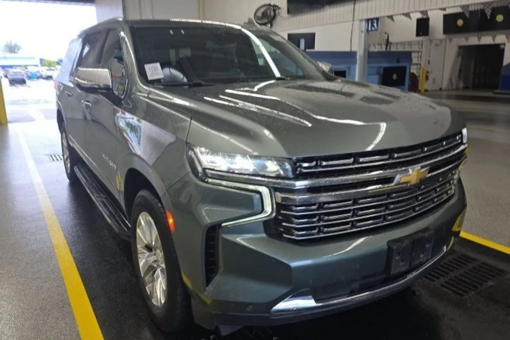 2023 Chevrolet Suburban Premier photo 1