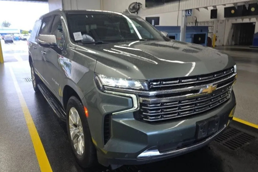 2023 Chevrolet Suburban Premier photo 1