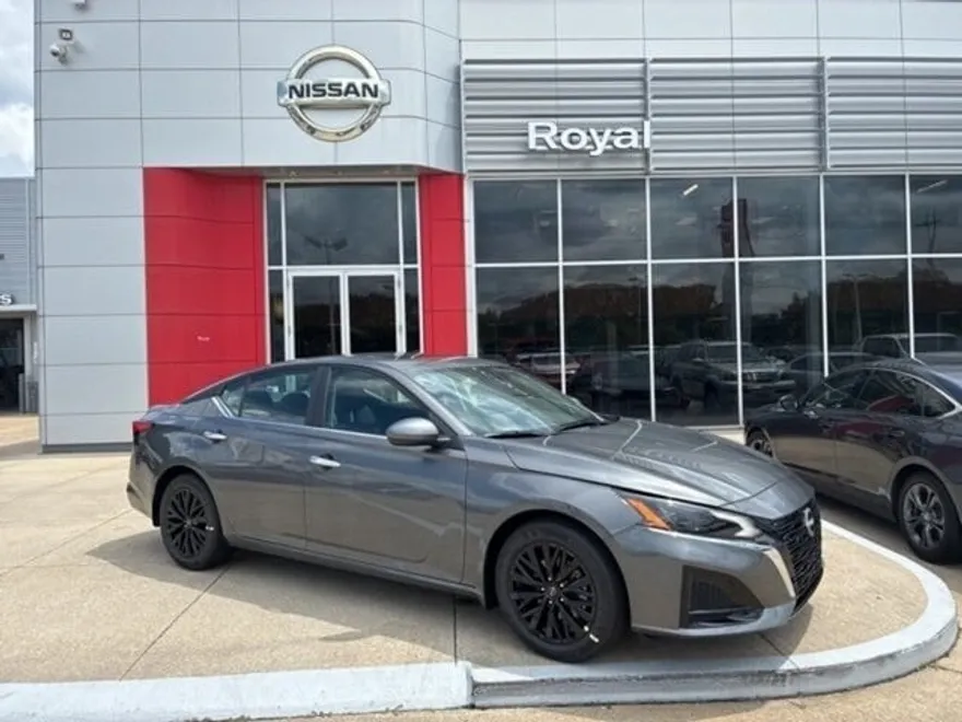 2025 Nissan Altima 2.5 SV photo 1