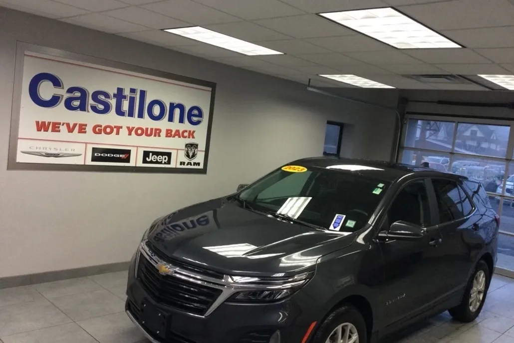 2023 Chevrolet Equinox LT photo 1