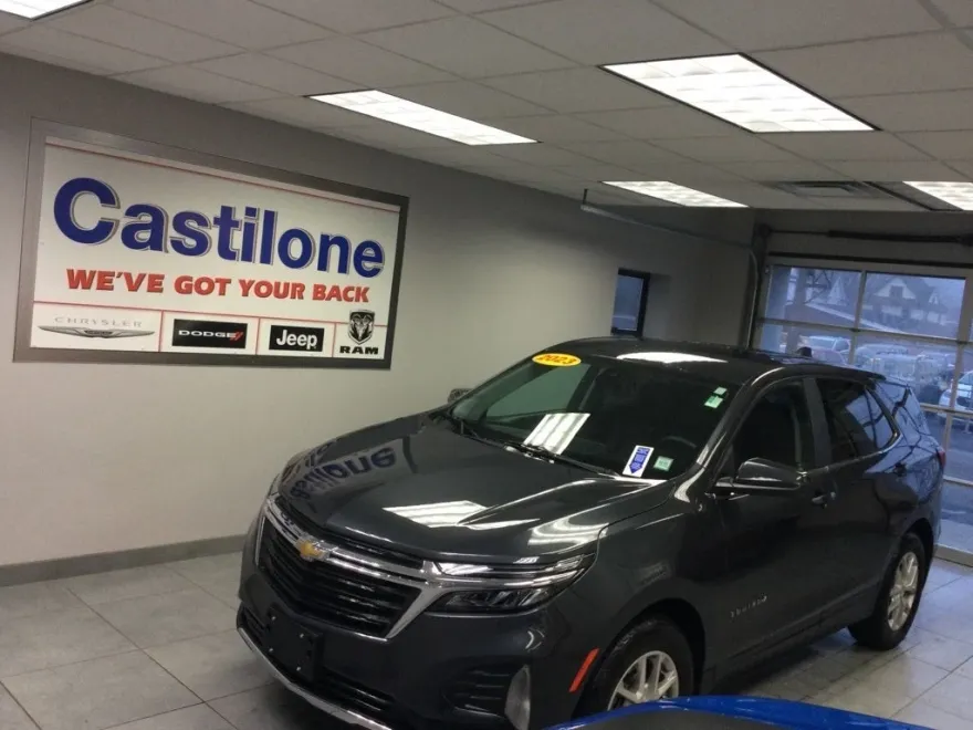 2023 Chevrolet Equinox LT photo 1