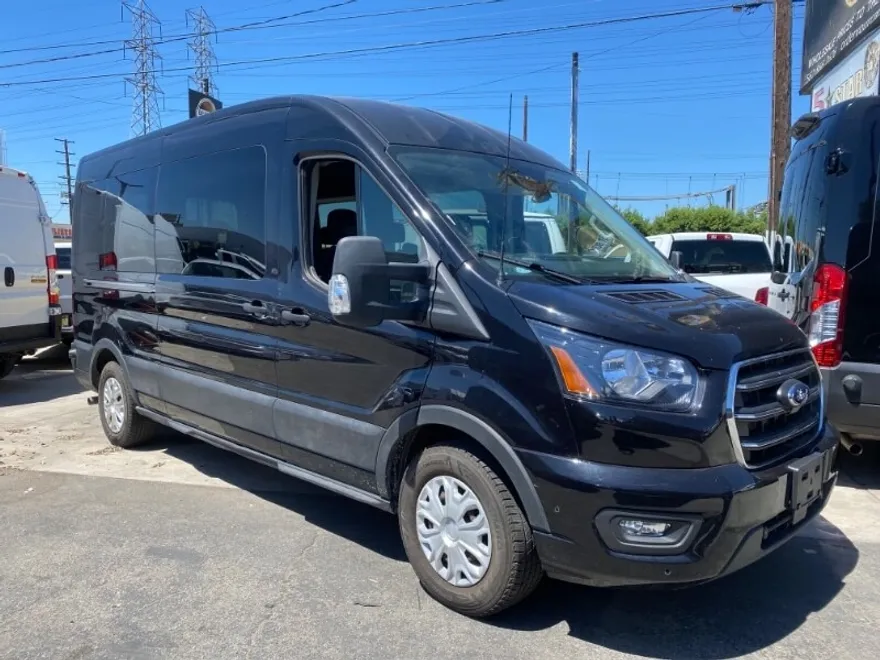2020 Ford Transit Passenger XLT photo 1