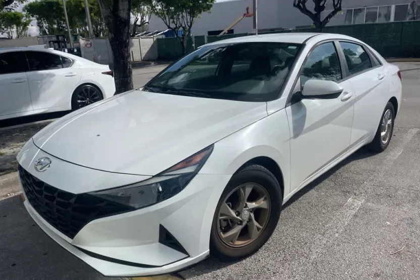2022 Hyundai Elantra SE photo 1