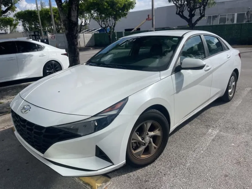 2022 Hyundai Elantra SE photo 1