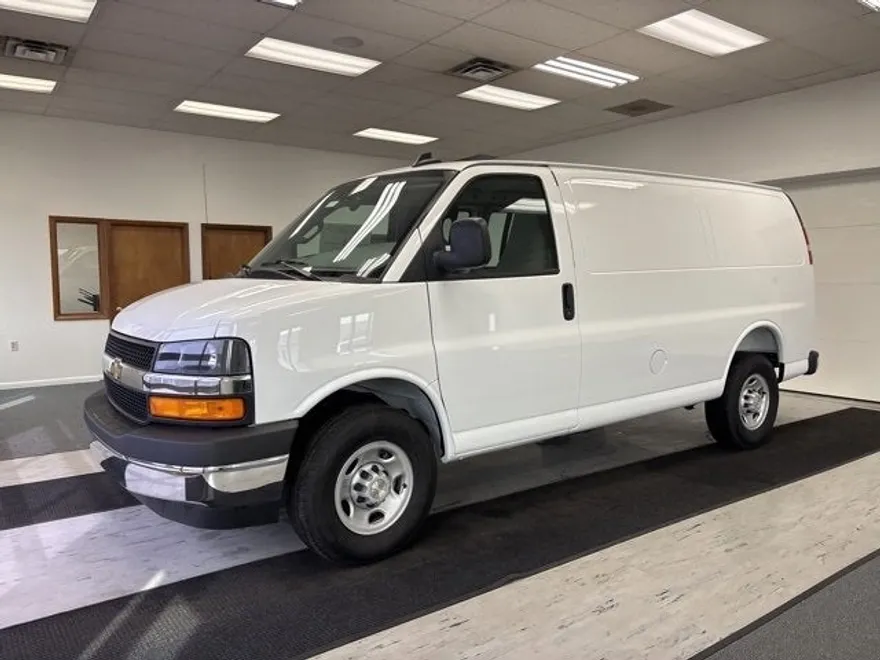 2025 Chevrolet Express Cargo 2500 photo 1