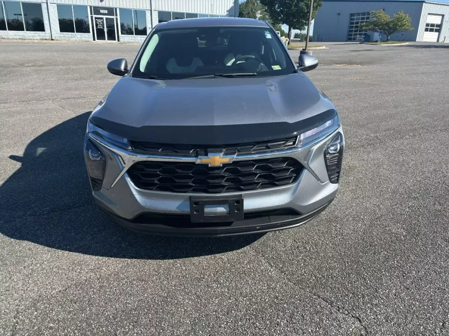 2024 Chevrolet Trax LS photo 1