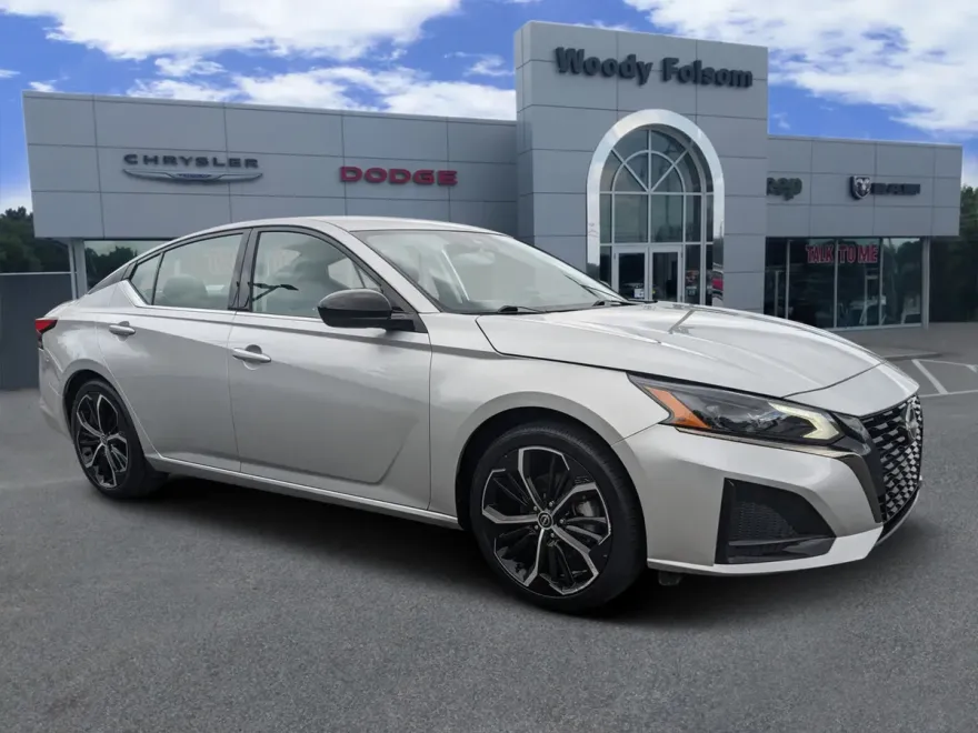 2024 Nissan Altima 2.5 SR photo 1