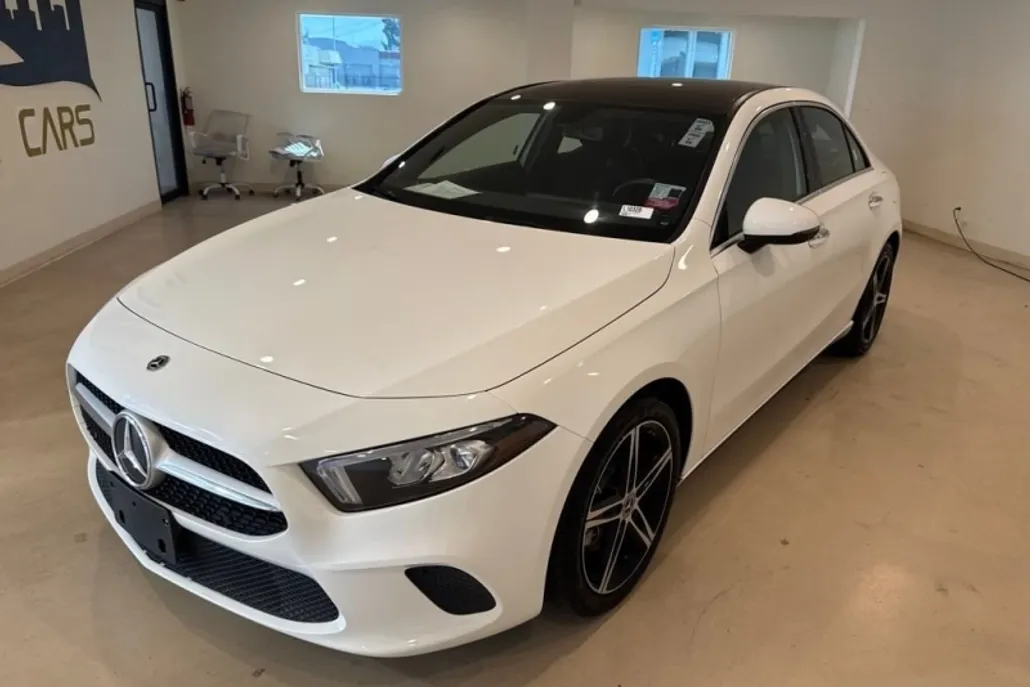2022 Mercedes Benz A 220 photo 1