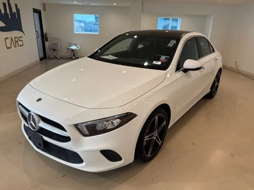 2022 Mercedes Benz A 220 photo 1