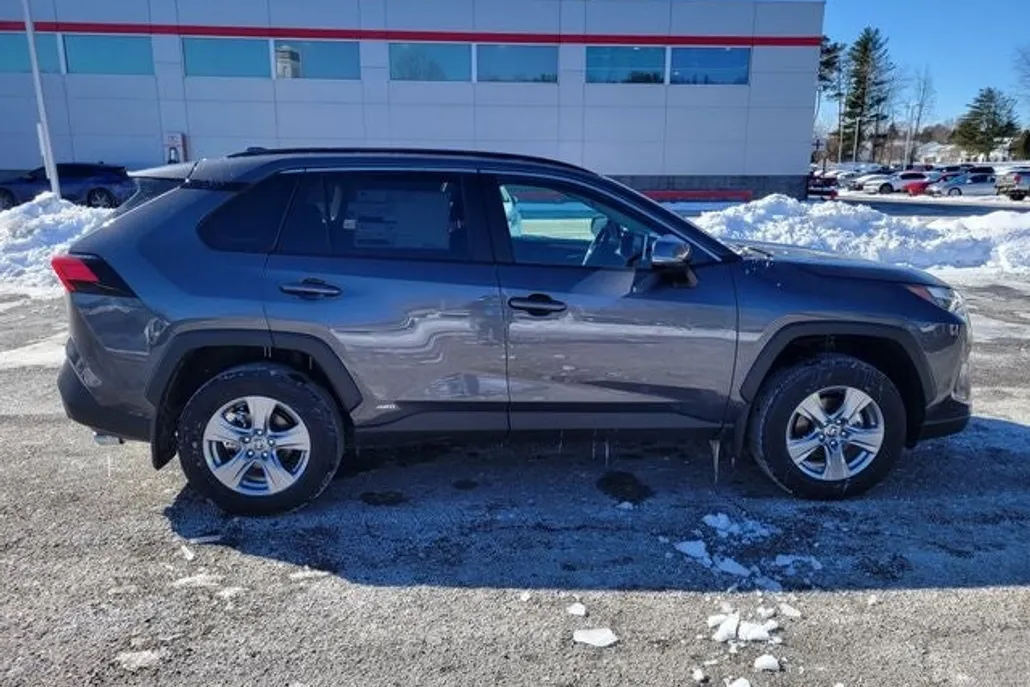 2025 Toyota RAV4 Hybrid XLE photo 1