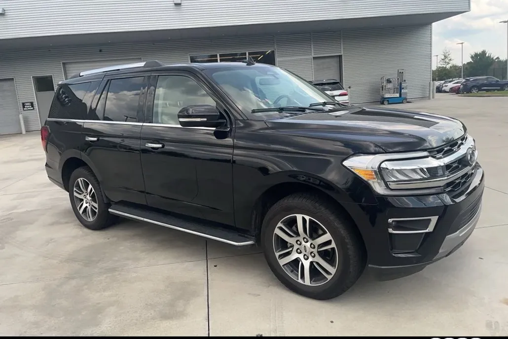 2023 Ford Expedition Limited photo 1