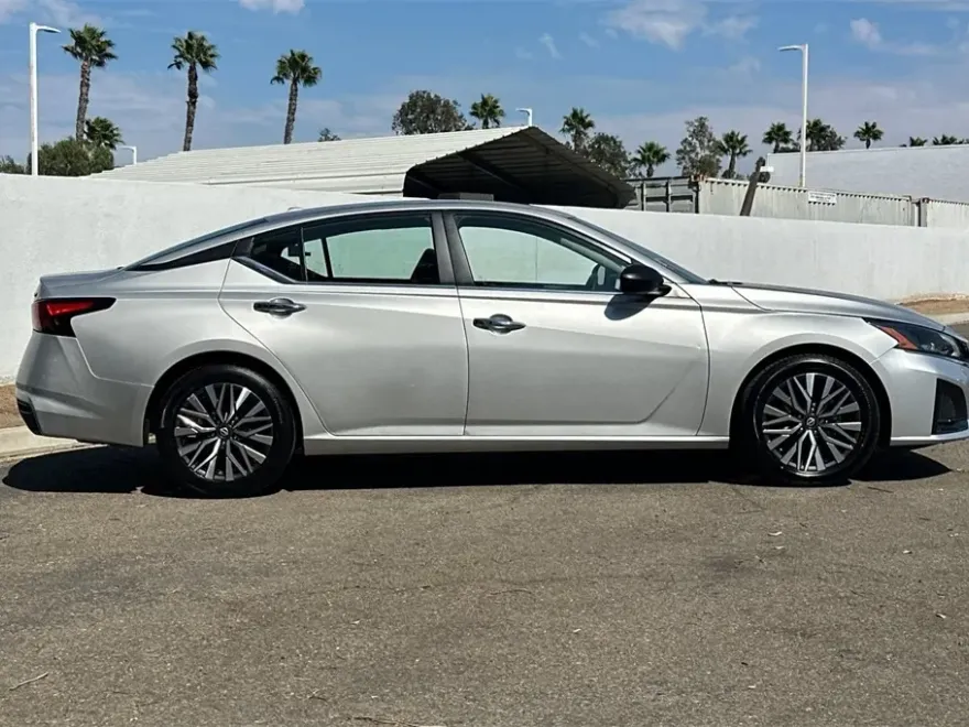 2024 Nissan Altima 2.5 SV photo 1