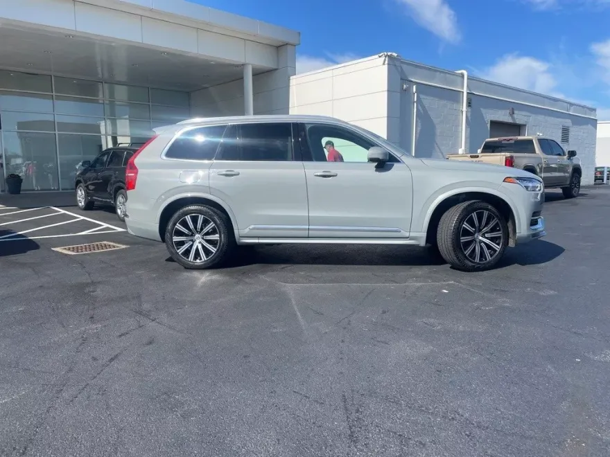 2025 Volvo XC90 B5 Core photo 1