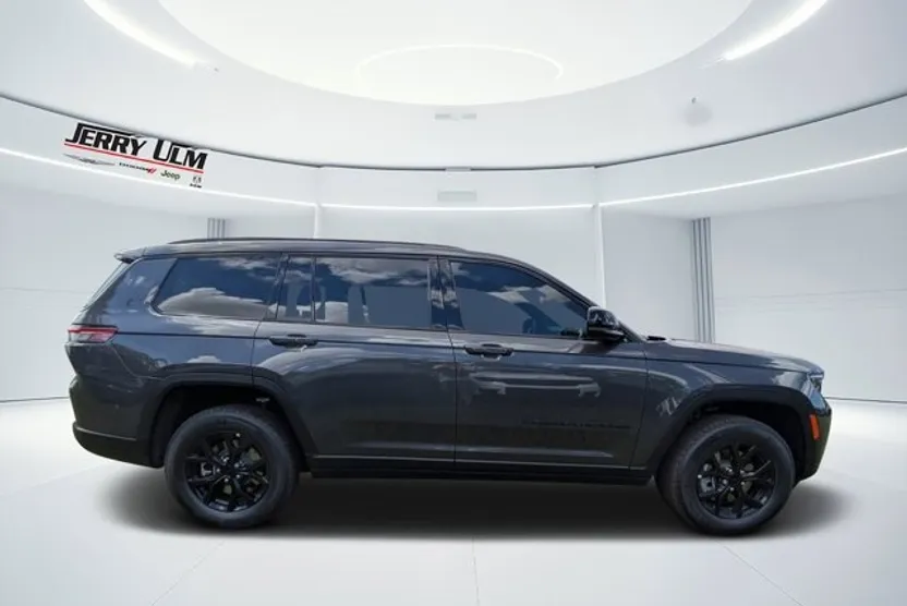 2025 Jeep Grand Cherokee Altitude photo 1